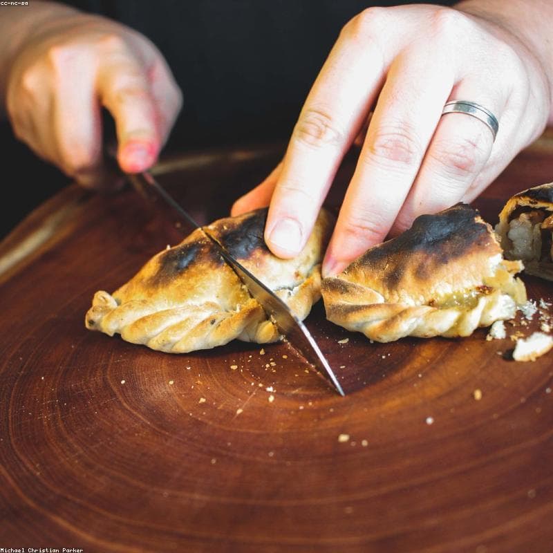 Docena de empanadas surtidas